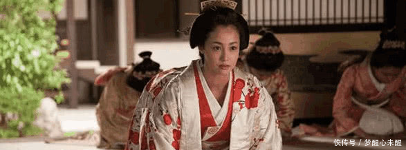 为何日本女人穿和服时不肯穿内衣真相直辣眼睛