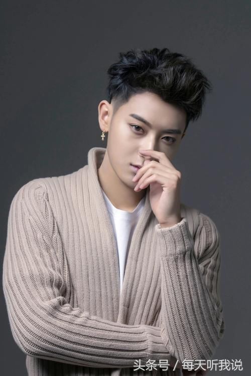 黄子韬微博公布恋情,喊话这辈子只爱你一个,网