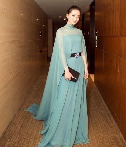 娜扎、迪丽热巴、赵丽颖同穿绿裙子,谁是最美