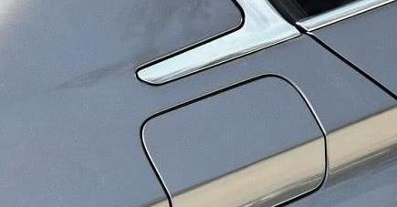 为啥宝马奔驰车上有死鸟标志?知晓内情后,车