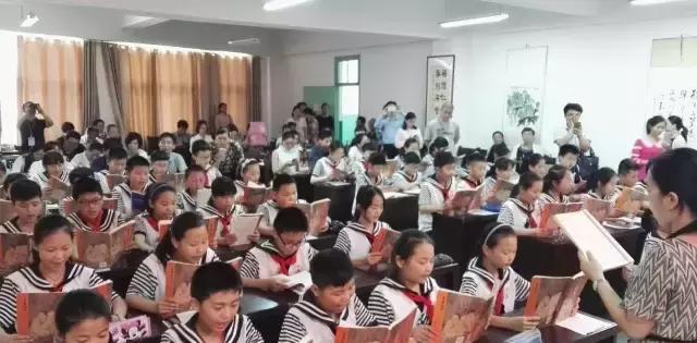 全国首届读经教育校长论坛会在信阳春华小学召