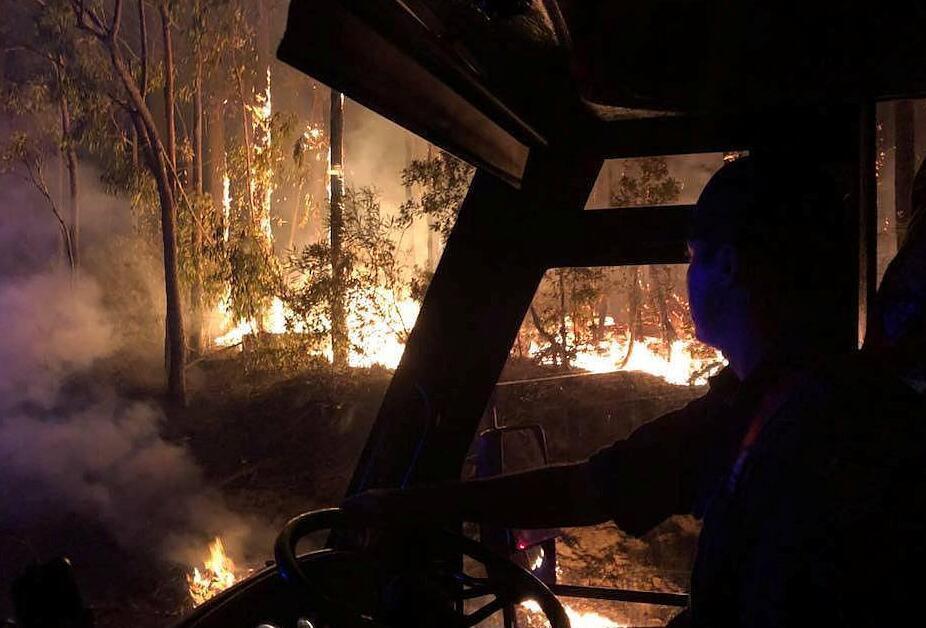澳大利亚新州林火肆虐 数百人逃离家园
