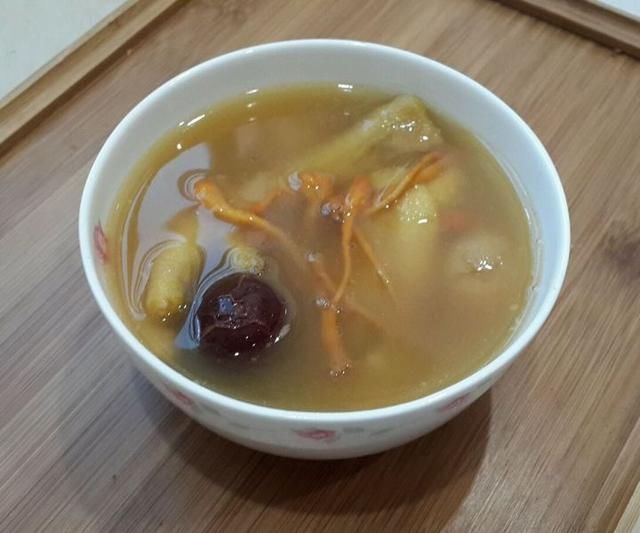 坐月子婆婆每天给我炖鸡汤,老公去厨房帮忙,气