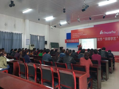 这群大朋友,他们还在努力学拼音