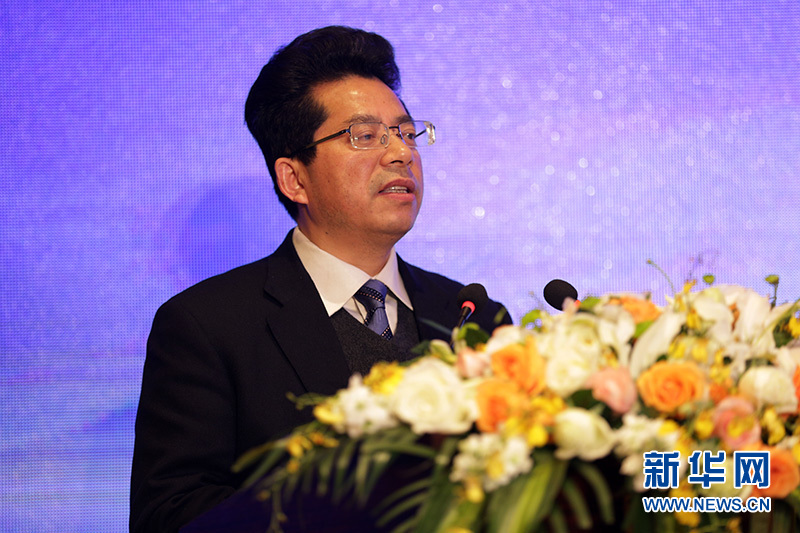 江苏省江阴市委副书记袁秋中做主旨演讲