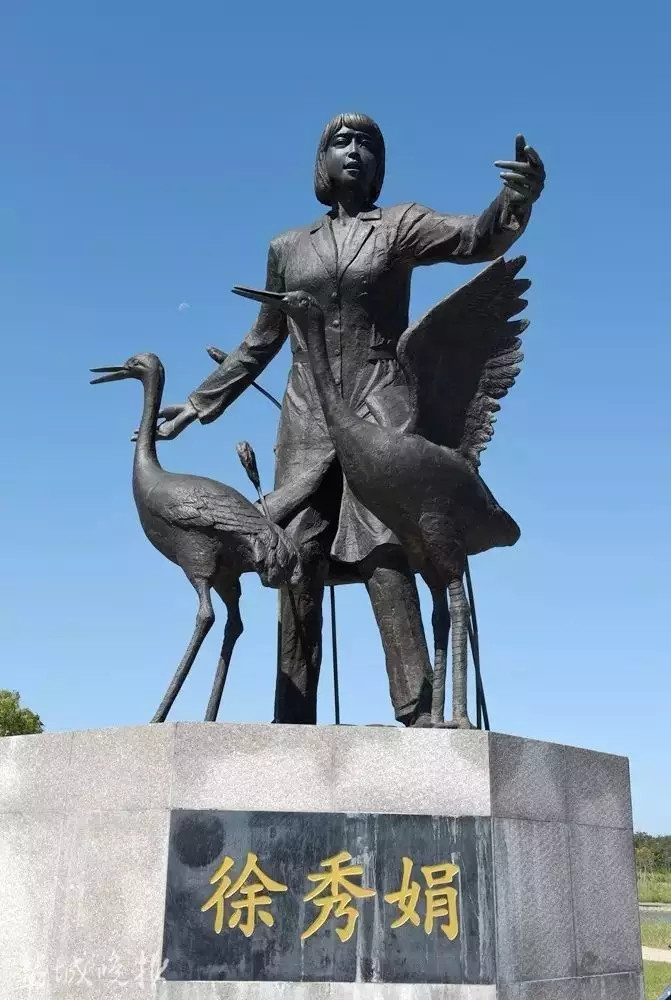 董卿用眼泪致敬的一个家族故事,你想像不到