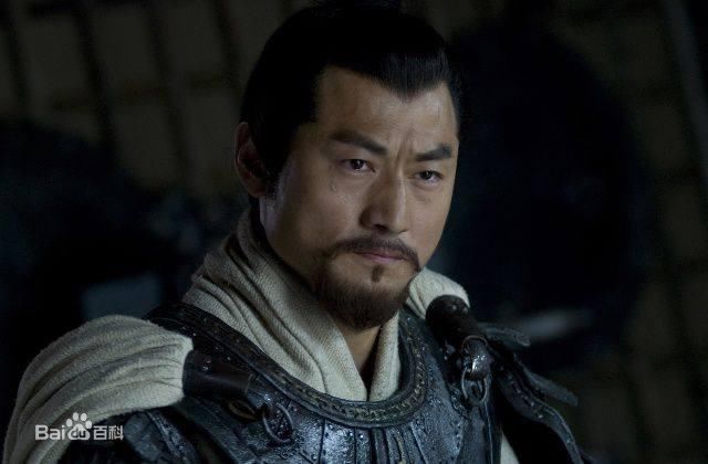 此人是汉末最凶狠的猛将,斩华雄,败吕布,首创一