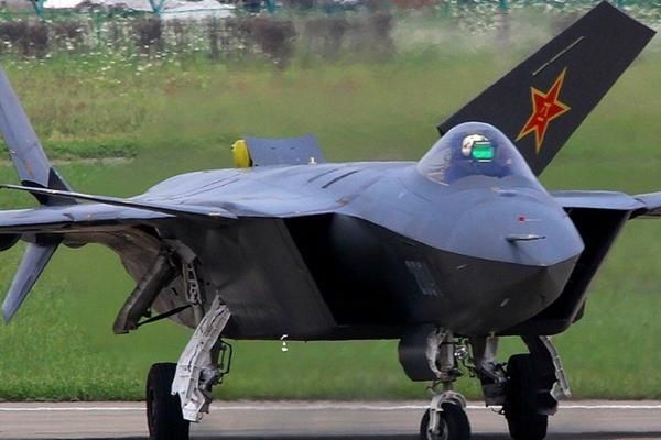 中国第二强战机2018年服役数量超100架,暗示