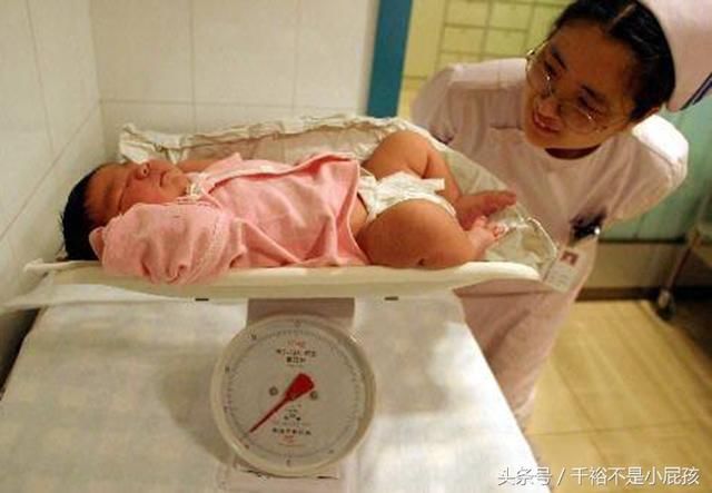 刚出生婴儿,体重达到这个数,发育好智商高,你家