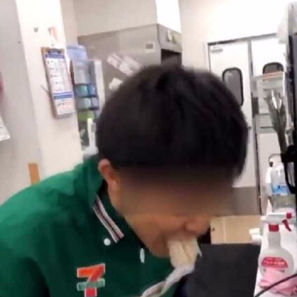 能安心吃?日本寿司店被曝生鱼扔垃圾桶捡起继续切
