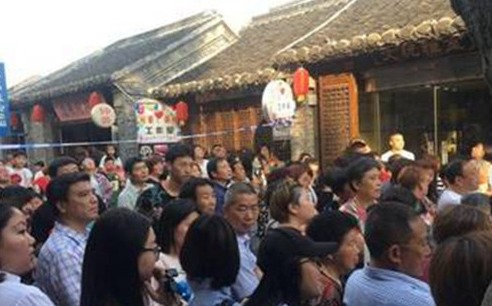 血染父亲节 兴化一男子当孩子的面刺死妻子(图)