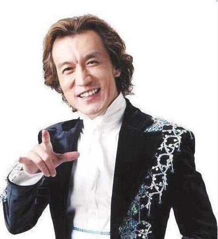 李咏在央视当了22年主持人,他当年主持过幸运52和非常6 1收视率都非常