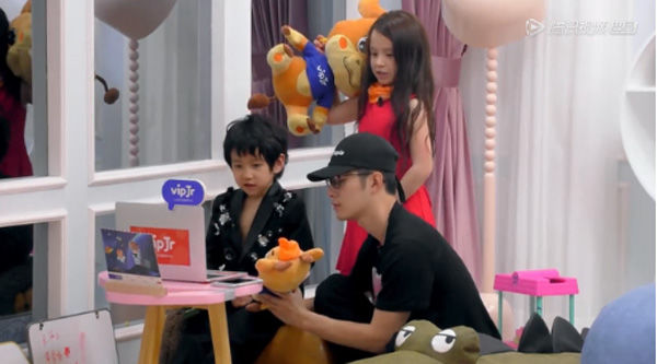 《放开我北鼻》记录北鼻暖心日常 vipJr带萌娃