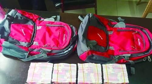 父亲虐待养女2年,去世时被扔荒野,3年后打开旧