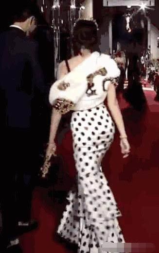 迪丽热巴的蝴蝶臀,杨幂的蚂蚁腰,盘点娱乐圈中