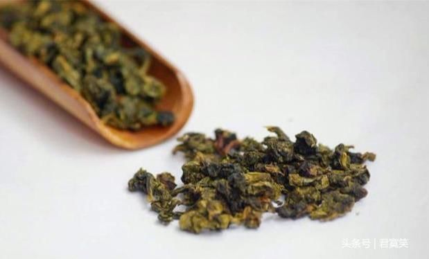 中国游客去日本啥都买,日本游客来到中国旅游