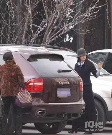 刘亦菲为什么被卓伟说太不容易了 从干爹扒起