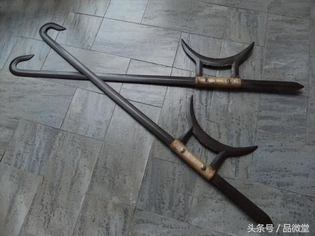 走近古代冷兵器,窦尔敦盗御马用的护手双钩!