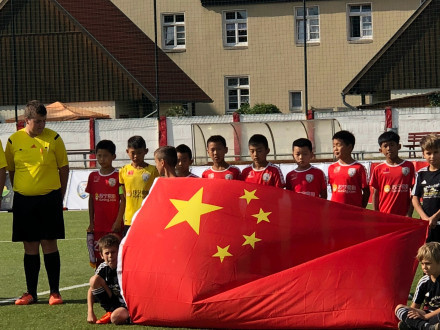 中国足球小将力压多特蒙德U10夺冠,会是国足