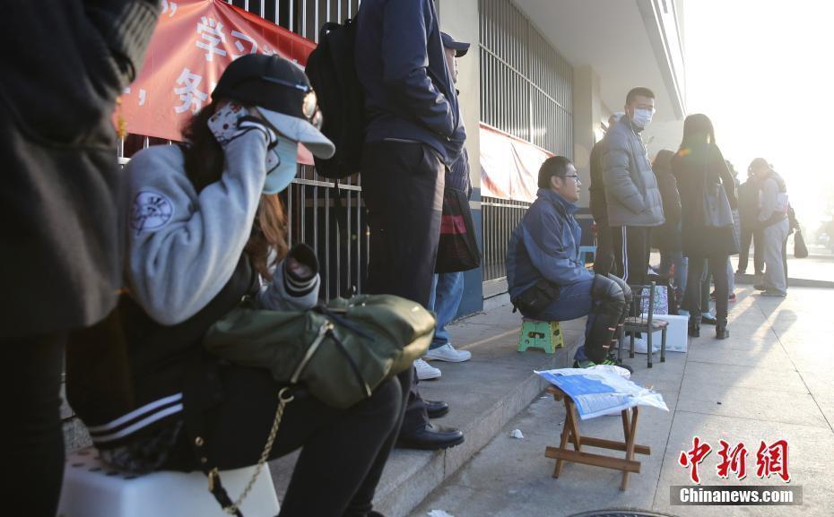 北京居住证办理一号难求 便民之举为何频遭吐槽？