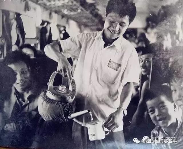 八十年代火车上的列车员,太温馨了~