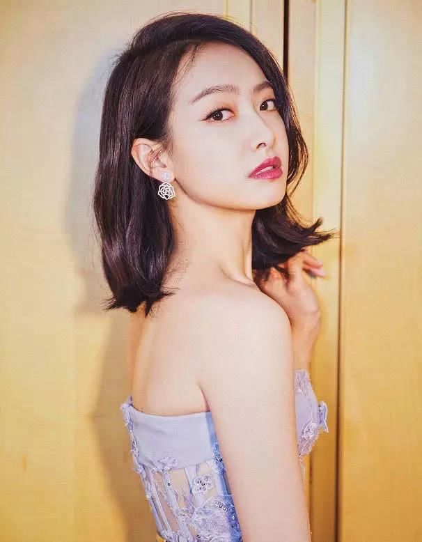 宋茜身着紫色抹胸礼服,大秀身材,性感迷人,网友:像小仙女