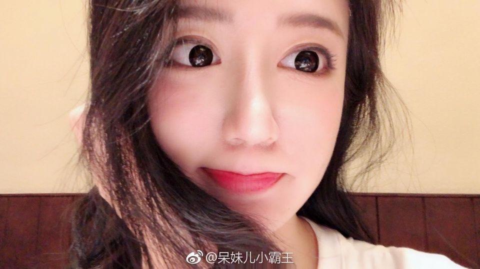 斗鱼直播呆妹儿陷入不雅视频风波