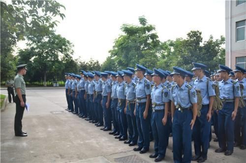 如果有能力机会还是报考士官学校吧,这样含金