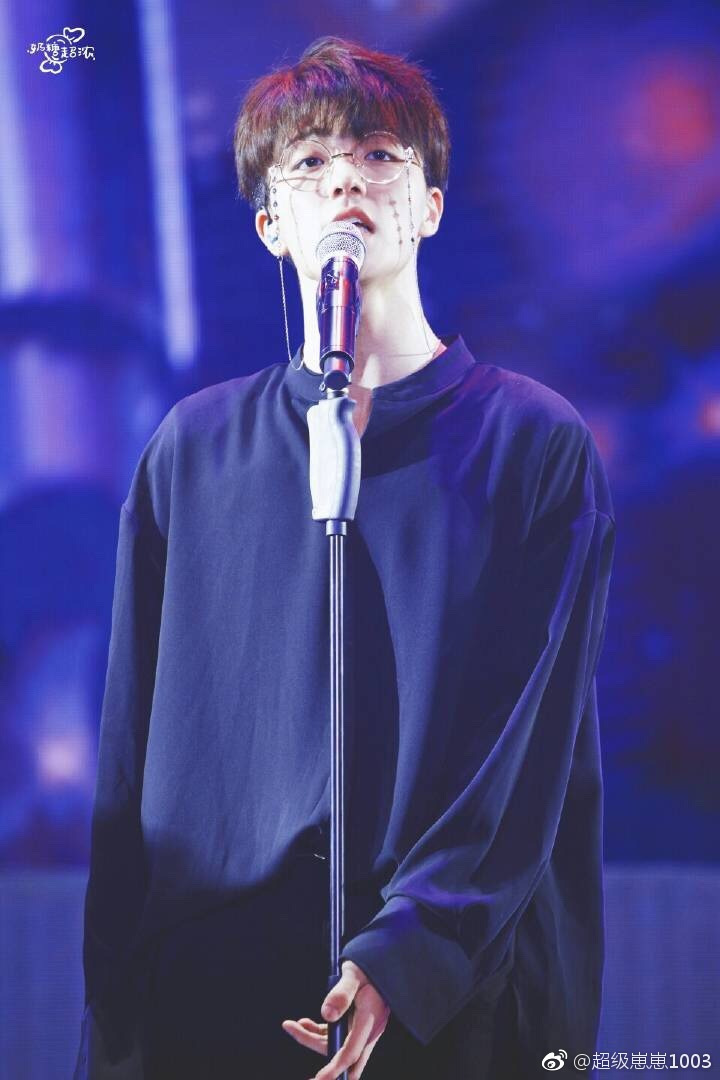 陈立农空少制服 高能少年团 陈立农小鬼的故事