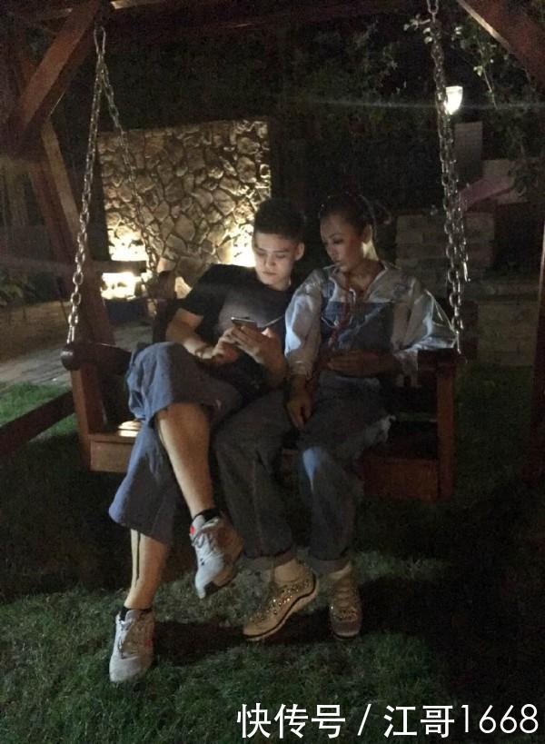 宁静混血儿子19岁越长越帅, 被认成小男友, 爸