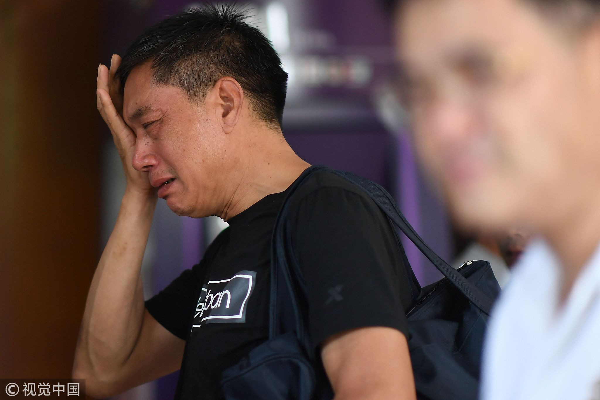 当地时间2018年7月8日，泰国普吉岛，游船沉没致中国游客死亡事故中，沉没的“凤凰”号上载有105人，此次沉船事故已经造成41人遇难。
2艘沉船的船长遭到指控，但2人否认指控。当地时间5日17时45分左右，游船在泰国普吉岛附近海域突遇特大暴风雨，发生倾覆并沉没。目前，“艾莎公主”号上42人已全部获救，事故中死亡和失踪人员均来自“凤凰”号。