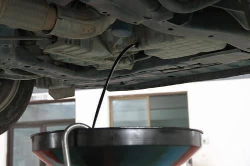 汽车多久换一次机油?5000公里?你被骗了