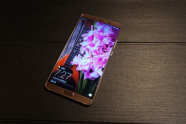 华为手机款式多,千万别盲目,首选这3款不会错