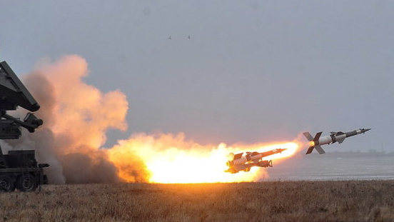 现场曝光!乌克兰向黑海空域试射8枚巡航导弹