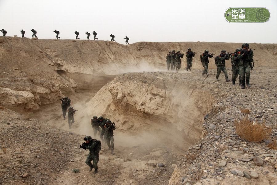 他们以善打硬仗、敢打险仗远近闻名他们逢敌亮剑,哪怕对手再凶狠再强大也绝不退缩!他们是天山脚下一把令暴恐分子闻风丧胆的“反恐尖刀”