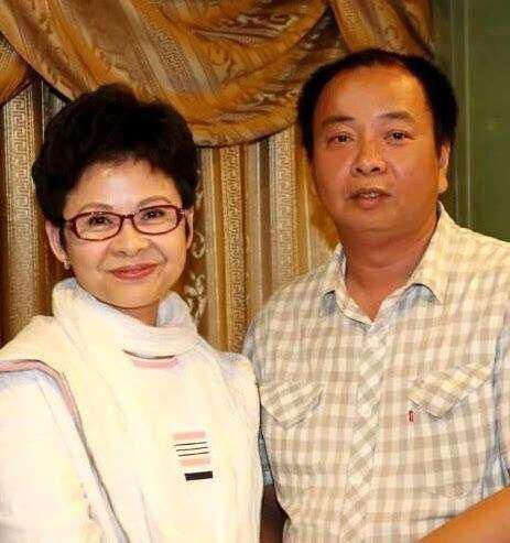 从人生高峰直线跌落低谷, 董文华如今过得还好