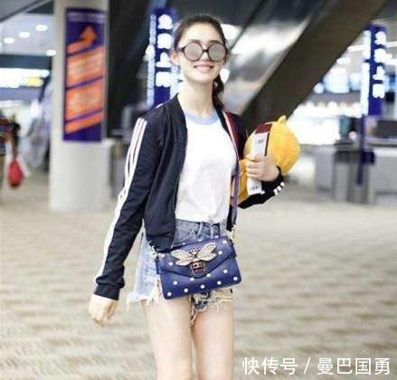 关晓彤的拖鞋,迪丽热巴的拖鞋,都没有杨颖的拖