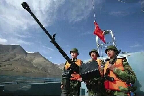 在狮泉河到多玛的途中，有一座名为班公湖的湖泊，又称班公错。藏语称哥木克哥那喇令错，意为“明媚而狭长的湖”。