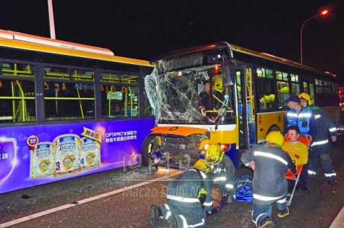澳门发生三车相撞事故致32伤 大多轻伤3人留院 澳门发生三车相撞事故致32伤 大多轻伤3人留院