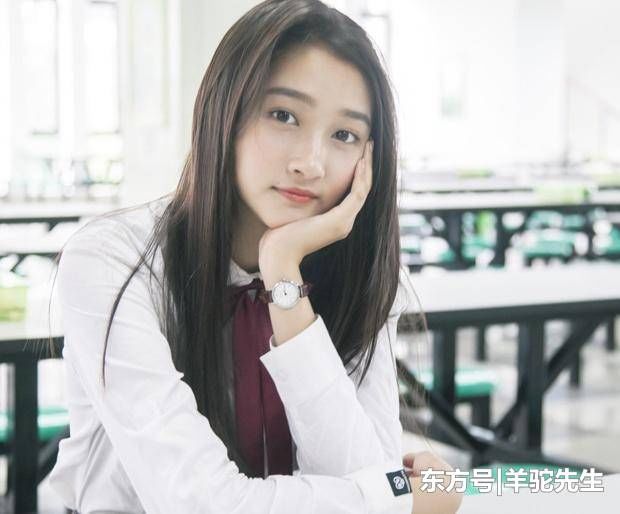 张嘉译旺闺女,捧红了关晓彤之后,又一个00后