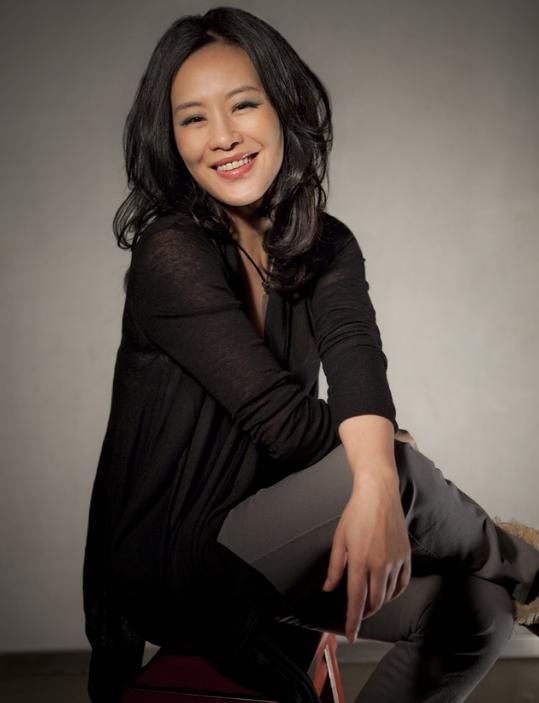 邬君梅在《末代皇帝》中的超卓扮演,让各人重新认识了她,她如今的国籍