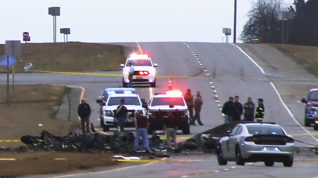 “黑鹰”再次坠落 美军海外行动受制约 “黑鹰”再次坠落 美军海外行动受制约