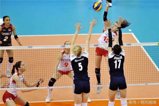世界女排联赛:土耳其女排3-0完胜波兰 积分分站