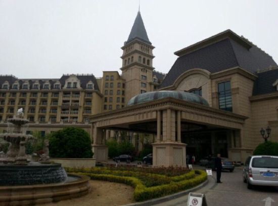 孩子餐后呕吐家长要求赔偿 金沙滩希尔顿:别人