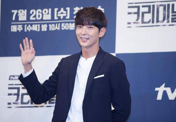 李准基遭封杀!82名艺人上这份黑名单