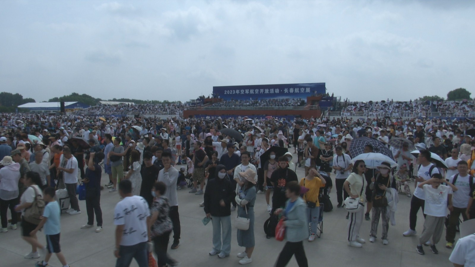 火爆！2023空军航空开放活动·长春航空展公众日第一天吸引14万观众