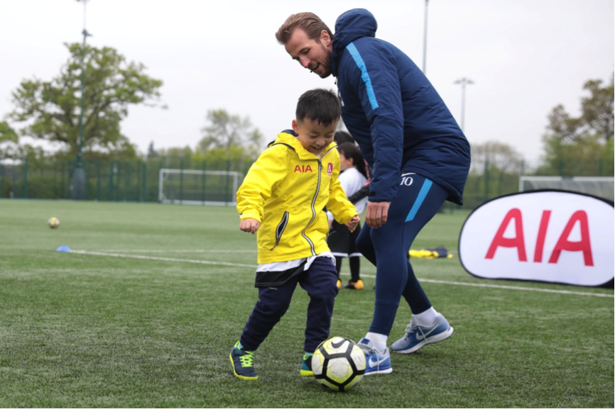 友邦北京小球童登陆温布利健康友行推动足球