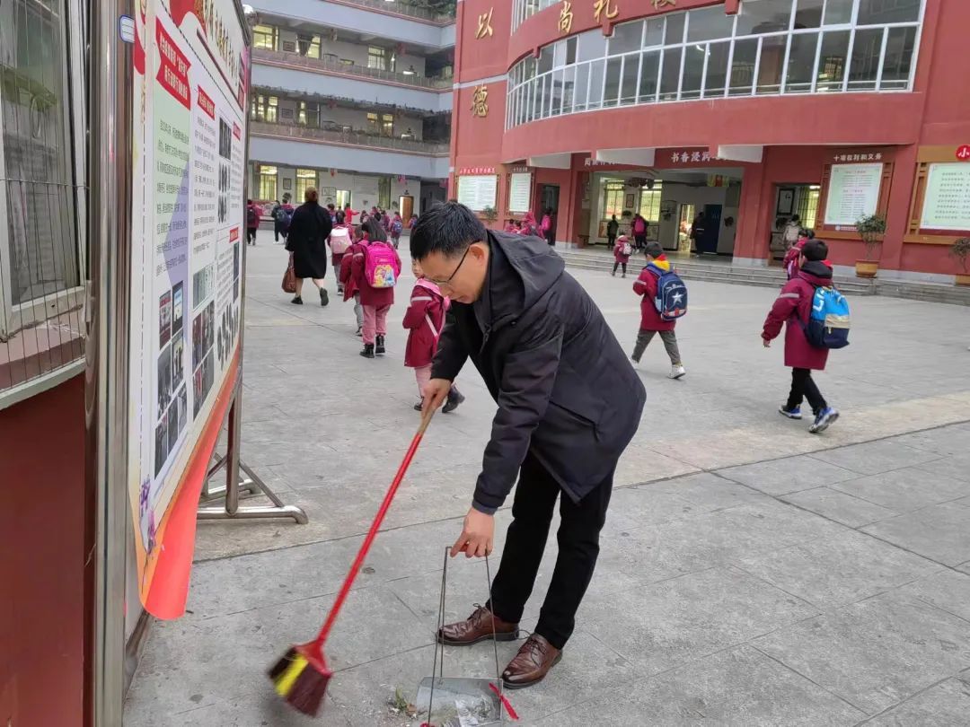 清洁校园、美化环境