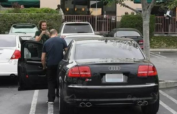 杰森斯坦森硬汉座驾:《非常人贩5》里的奥迪A8升级版S8 杰森斯坦森硬汉座驾:《非常人贩5》里的奥迪A8升级版S8