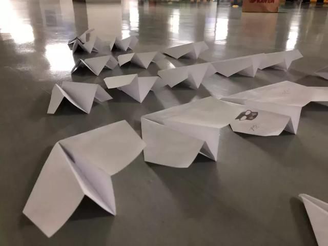 如何折一架能飞69米的纸飞机